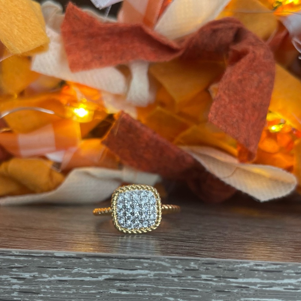 Elegant Gold and Silver Women's Ring